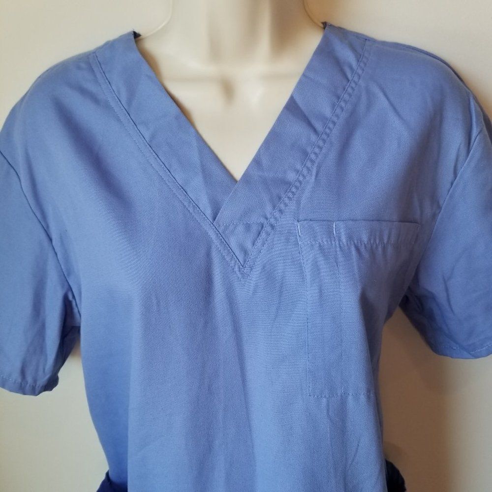 3 Pocket Scrub Top - Picture 2 of 4